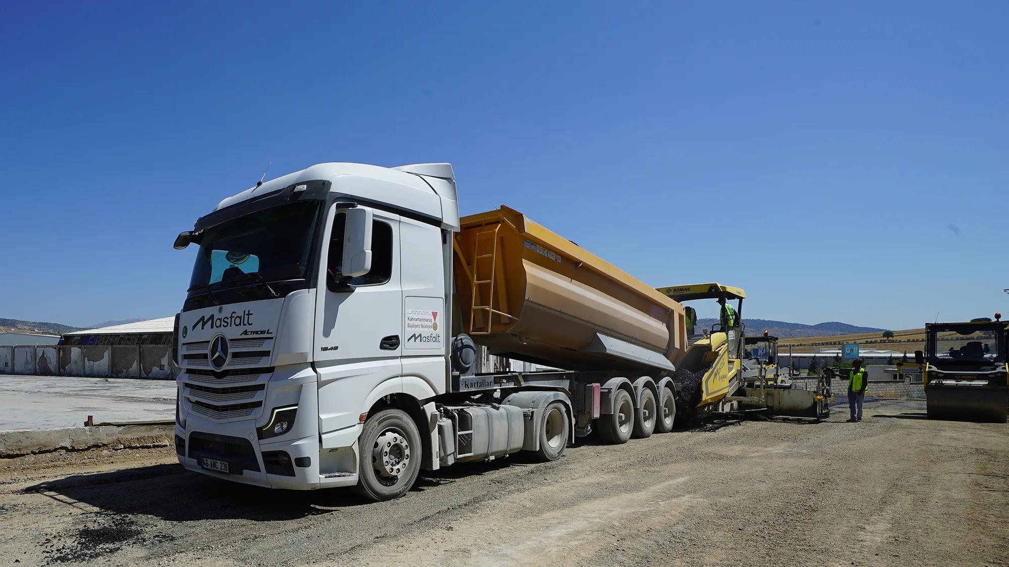 Büyükşehir’den Türkoğlu Kılılı’ya 12 Milyonluk Asfalt Yatırımı Büyükşehir’den Türkoğlu Kılılı’ya 12 Milyonluk Asfalt Yatırımı
