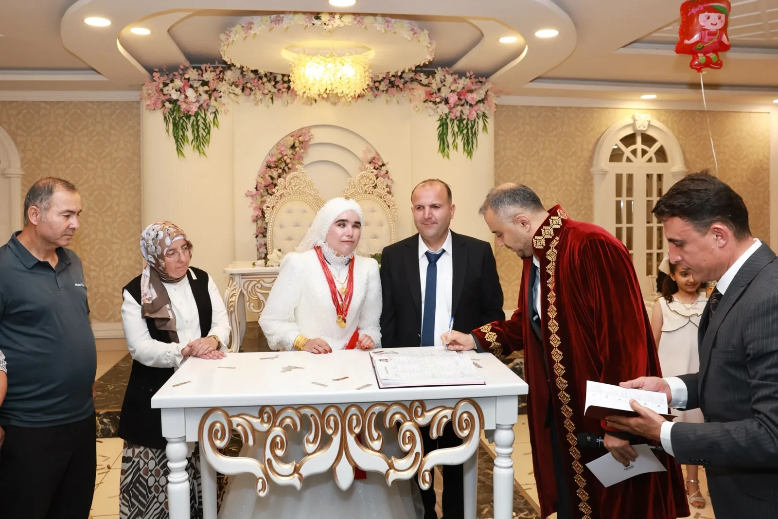 Kahramanmaraş’ta Engelsiz Aşk: Karanlığı Sevgiyle Aydınlattılar!
