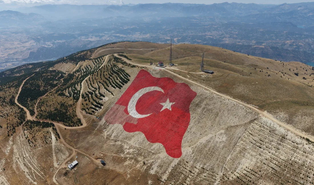 Kahramanmaraş’ın sembolü Ahır Dağı’nın zirvesine nakşedilen dünyanın en büyük Türk