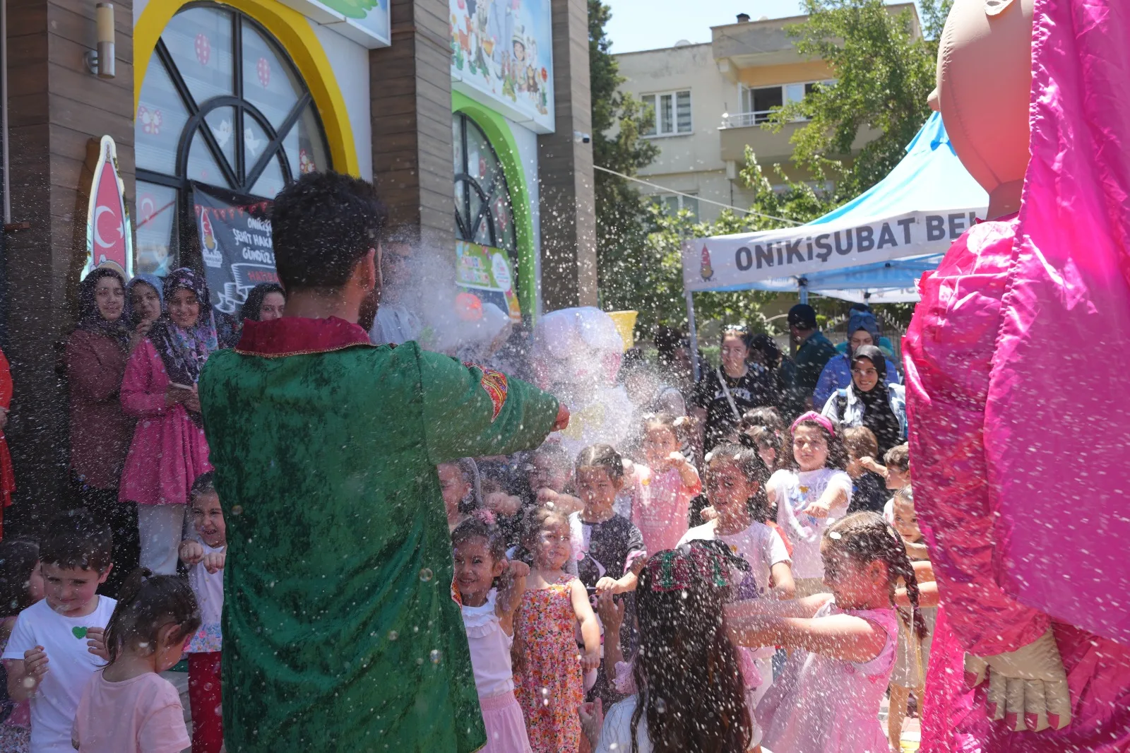 Onikişubat'ta 'Minik Kalpler' Zili Çaldı: 42 Mahalleden Büyük Akın!