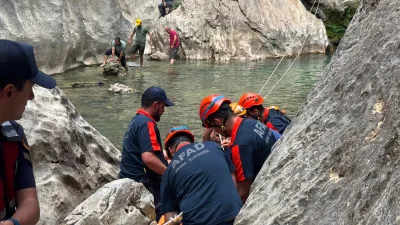 Kahramanmaraş’ta mağaraya düşerek yaralanan 14 yaşındaki çocuk kurtarıldı. Hastaneye kaldırılan