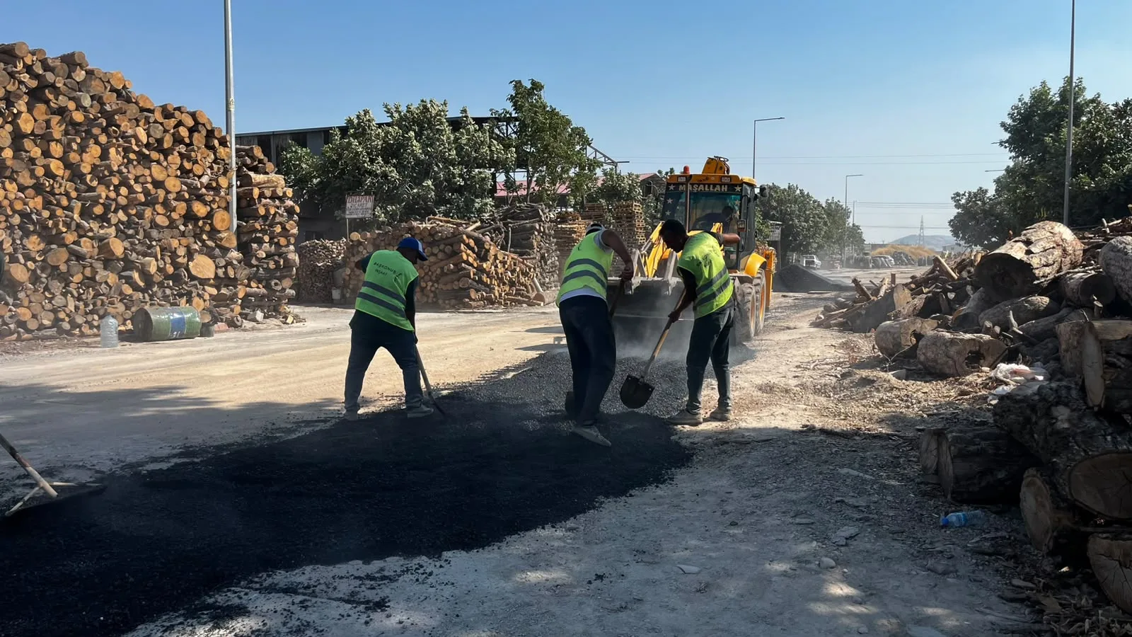 Altyapı Bitti, Konfor Başladı: Yeni Hal Caddesi Asfaltlanıyor Altyapı Bitti, Konfor Başladı: Yeni Hal Caddesi Asfaltlanıyor