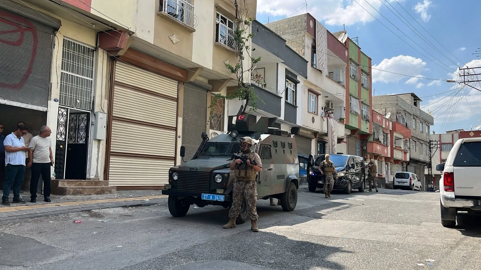 Yakalanacağını Anladı, Damdan Dama Atladı! Yakalanacağını Anladı, Damdan Dama Atladı!