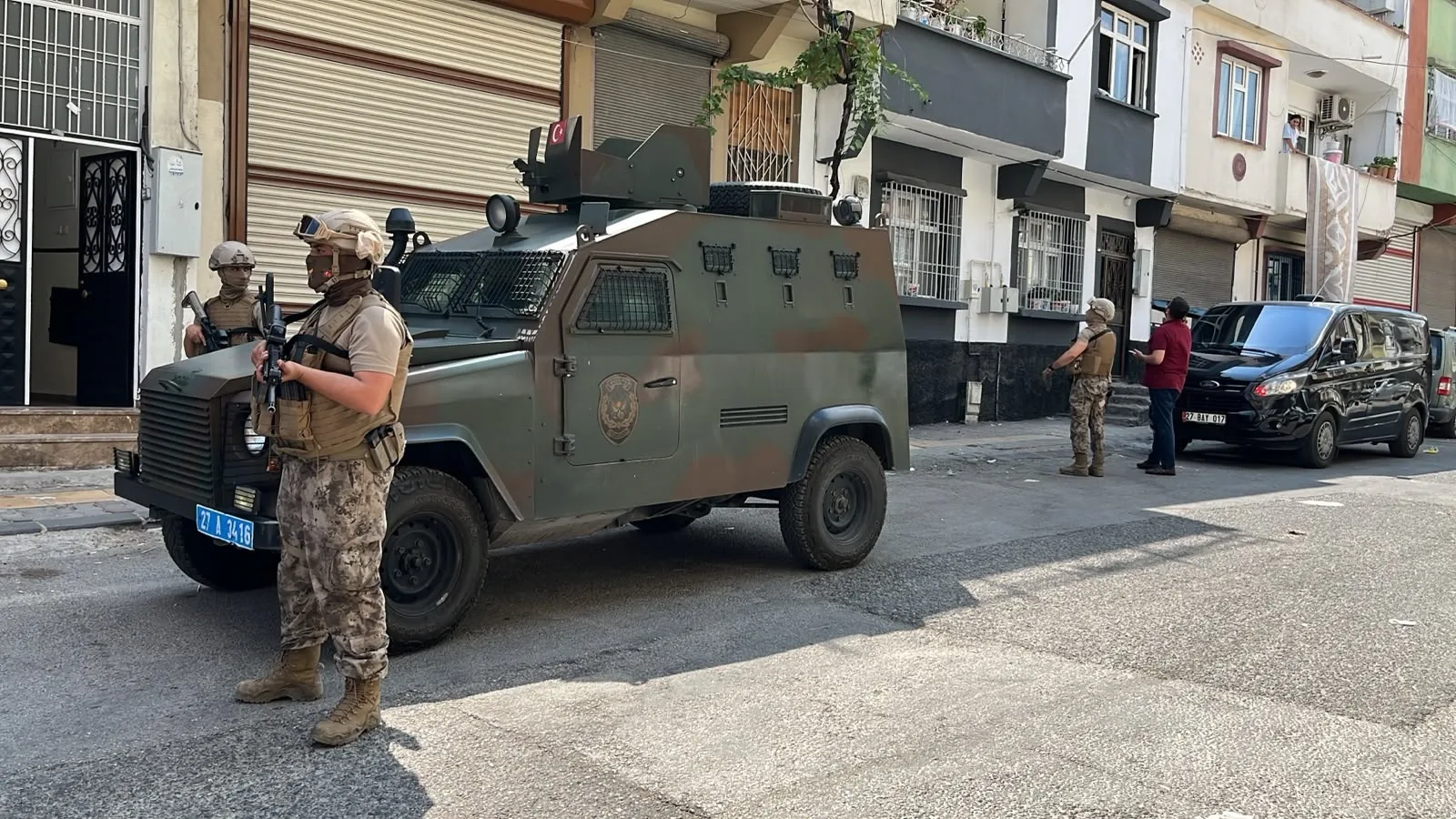Yakalanacağını Anladı, Damdan Dama Atladı!