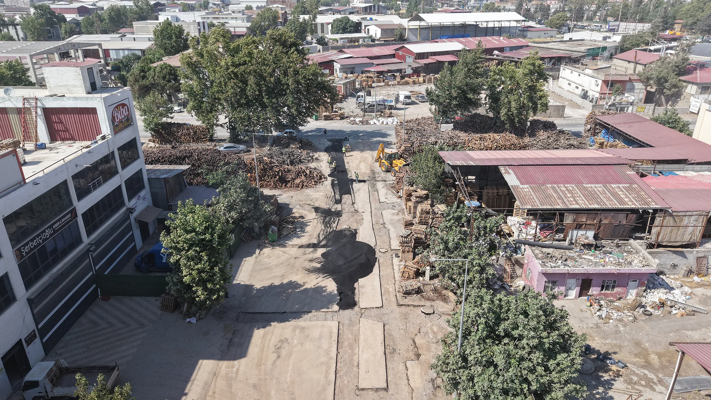 Altyapı Bitti, Konfor Başladı: Yeni Hal Caddesi Asfaltlanıyor Altyapı Bitti, Konfor Başladı: Yeni Hal Caddesi Asfaltlanıyor