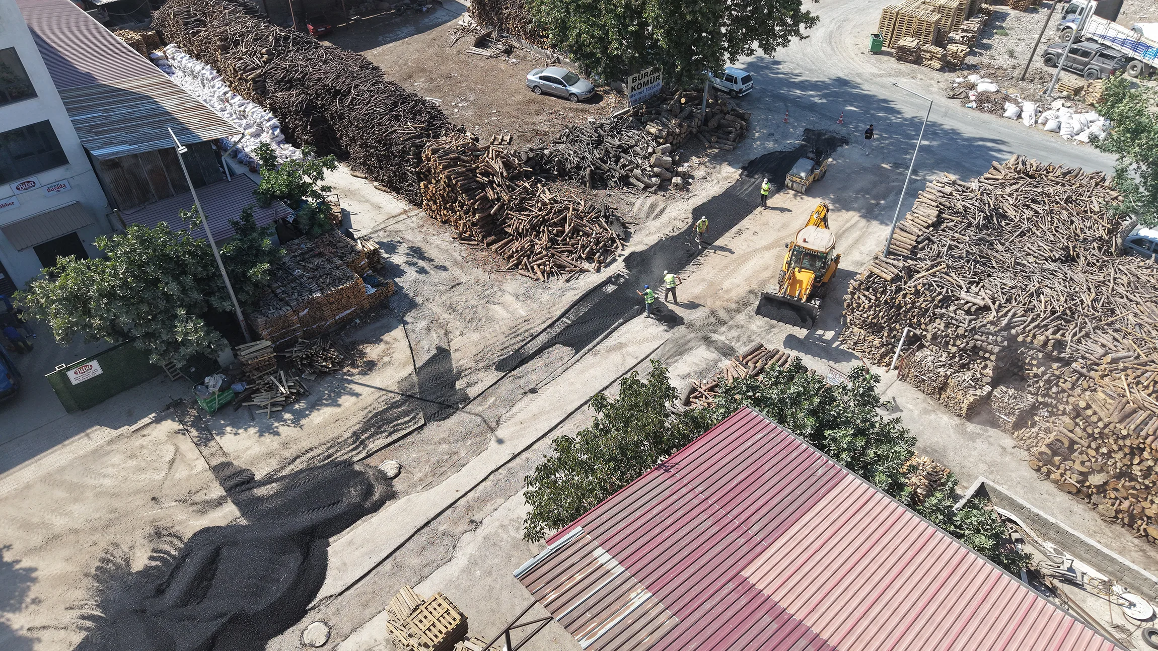Altyapı Bitti, Konfor Başladı: Yeni Hal Caddesi Asfaltlanıyor Altyapı Bitti, Konfor Başladı: Yeni Hal Caddesi Asfaltlanıyor