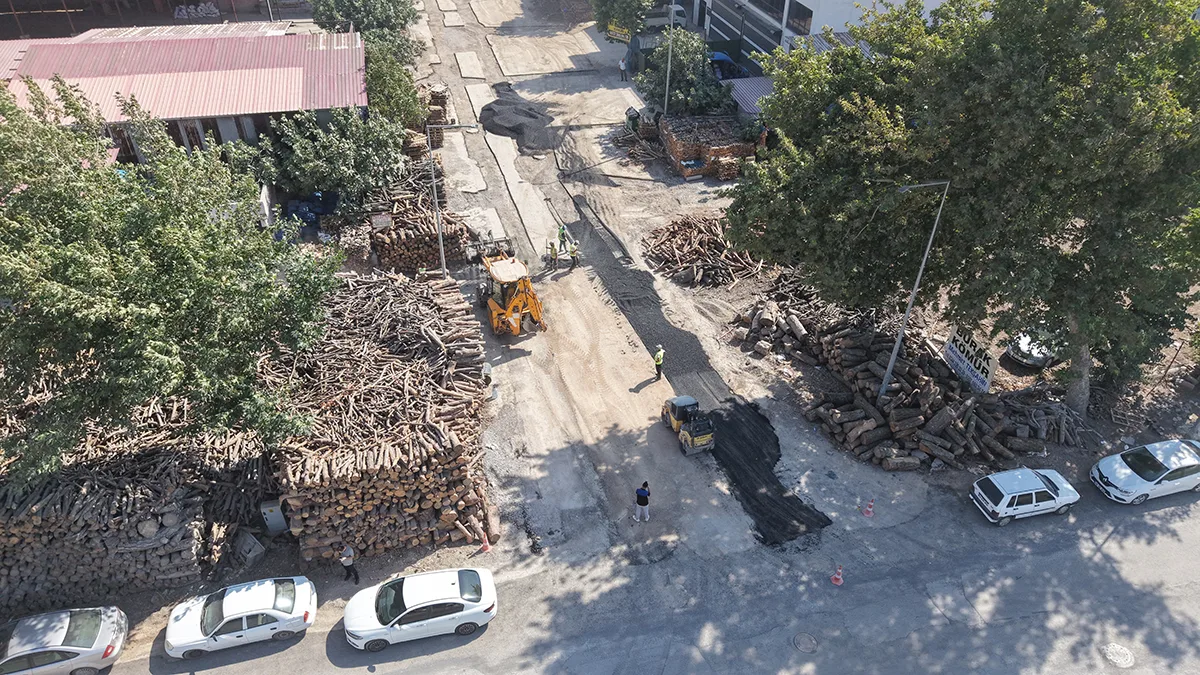 Altyapı Bitti, Konfor Başladı: Yeni Hal Caddesi Asfaltlanıyor Altyapı Bitti, Konfor Başladı: Yeni Hal Caddesi Asfaltlanıyor
