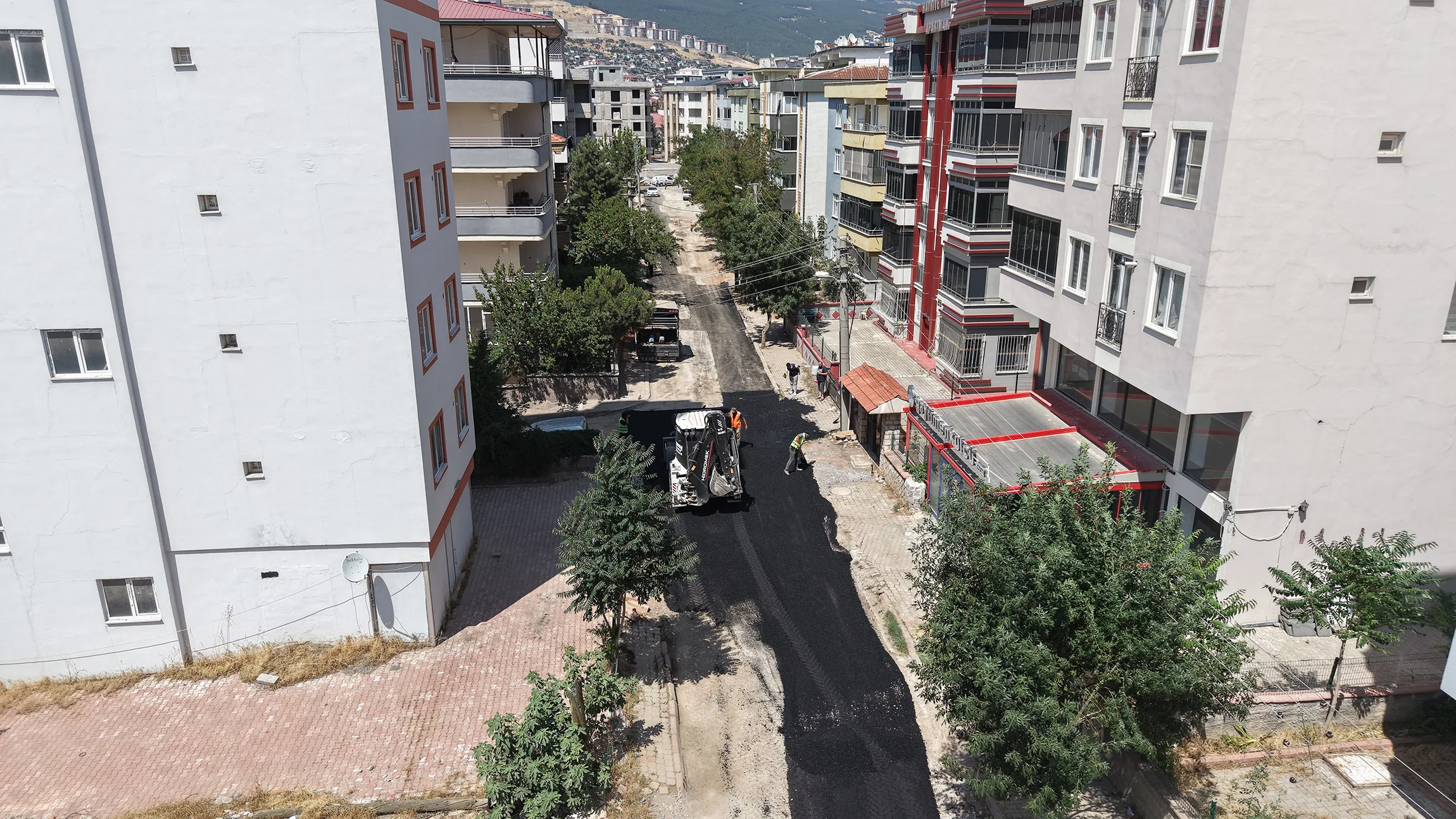 KASKİ Frene Basmıyor: Yunus Emre Mahallesi de Asfaltlanıyor! KASKİ Frene Basmıyor: Yunus Emre Mahallesi de Asfaltlanıyor!