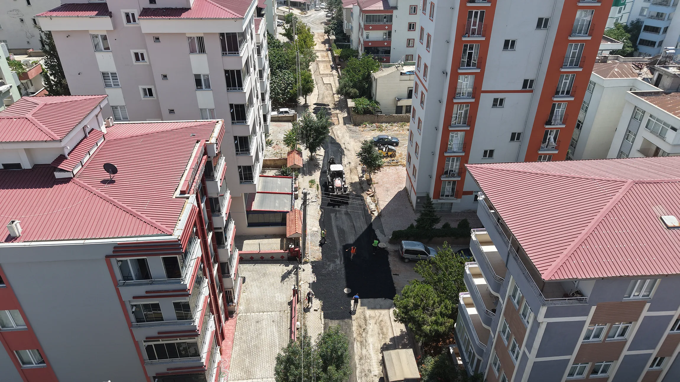 KASKİ Frene Basmıyor: Yunus Emre Mahallesi de Asfaltlanıyor! KASKİ Frene Basmıyor: Yunus Emre Mahallesi de Asfaltlanıyor!