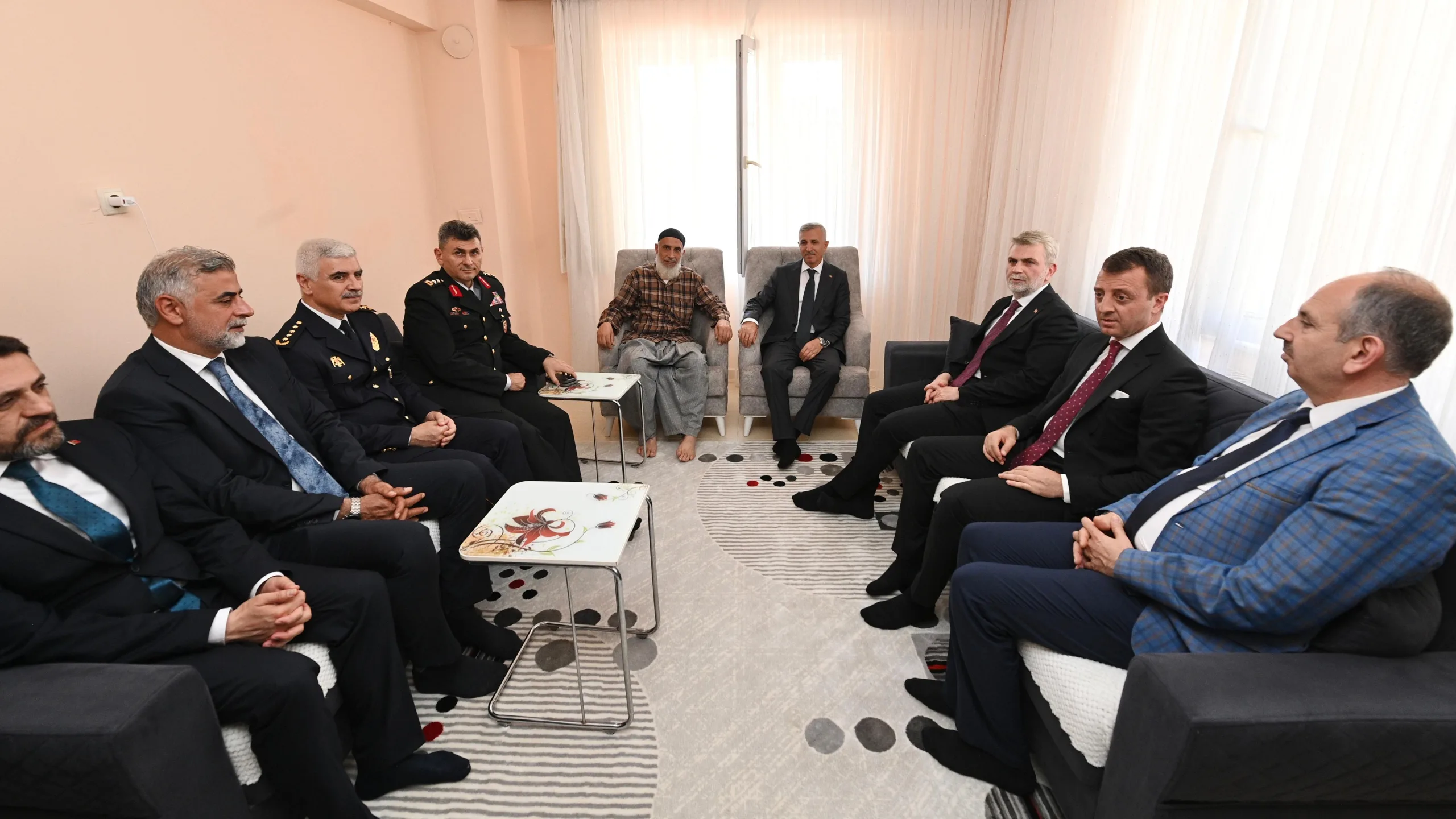 Demokrasi Kahramanlarına Vefa Demokrasi Kahramanlarına Vefa