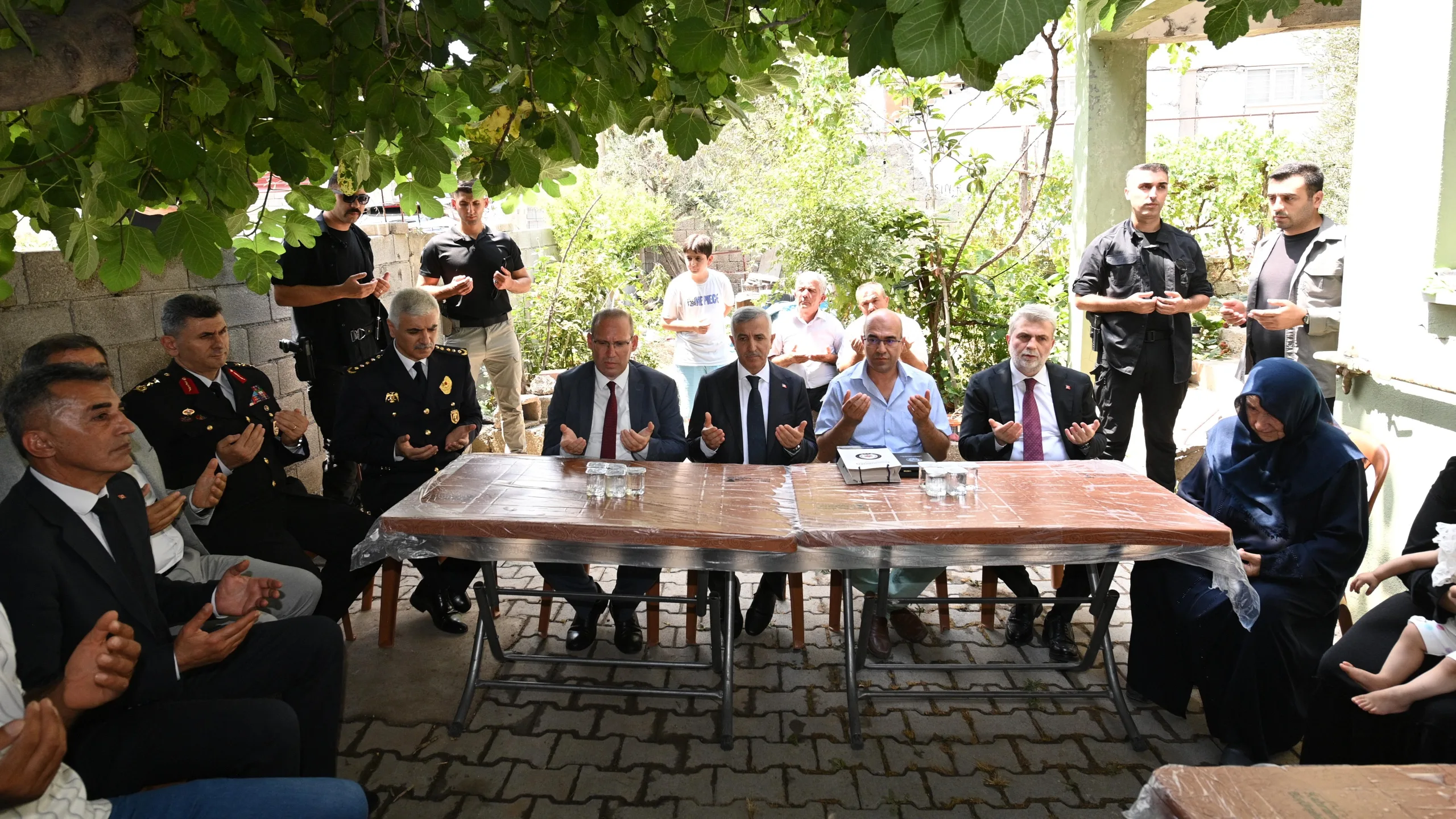 Demokrasi Kahramanlarına Vefa Demokrasi Kahramanlarına Vefa