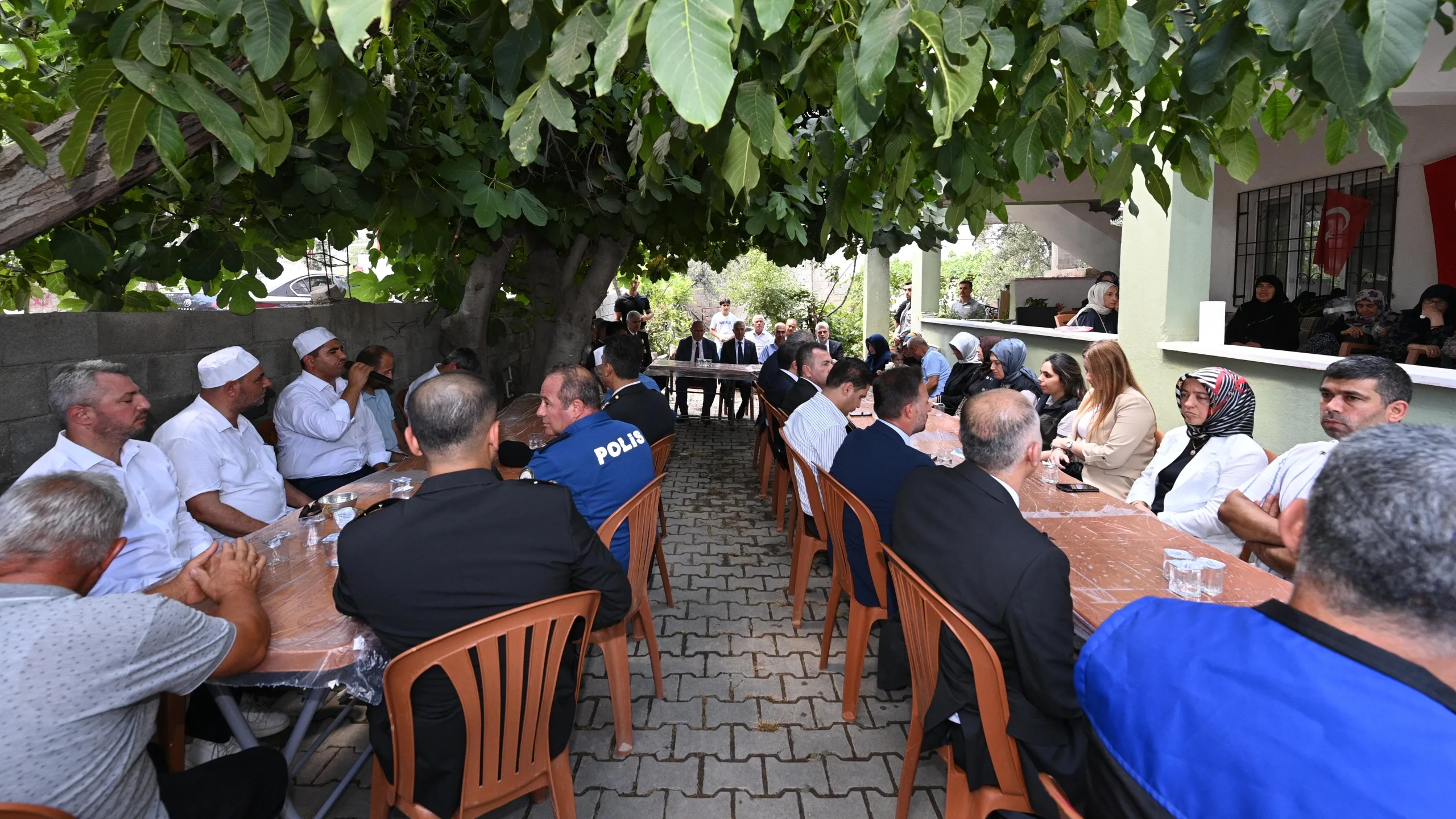 Demokrasi Kahramanlarına Vefa Demokrasi Kahramanlarına Vefa