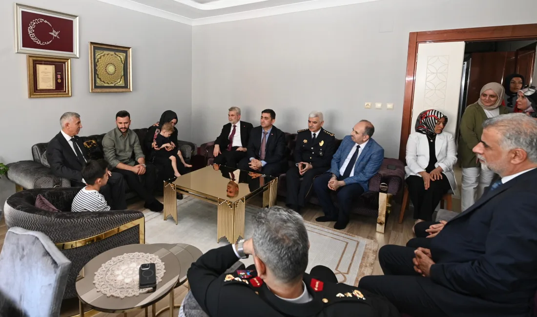 Büyükşehir Belediye Başkanı Fırat Görgel, Vali Mükerrem Ünlüer ile birlikte