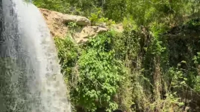 Hava sıcaklıklarının artmasıyla birlikte Andırın ilçesinde bulunan Alanlı Şelalesi ziyaretçi
