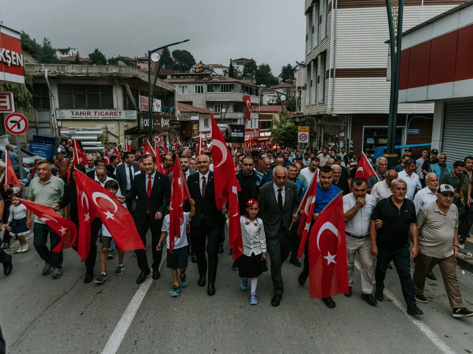 Andırın’da 15 Temmuz Ruhu Çığ Gibi Büyüdü: 10. Yılda Aynı İnanç ve Kararlılık! Andırın’da 15 Temmuz Ruhu Çığ Gibi Büyüdü: 10. Yılda Aynı İnanç ve Kararlılık!