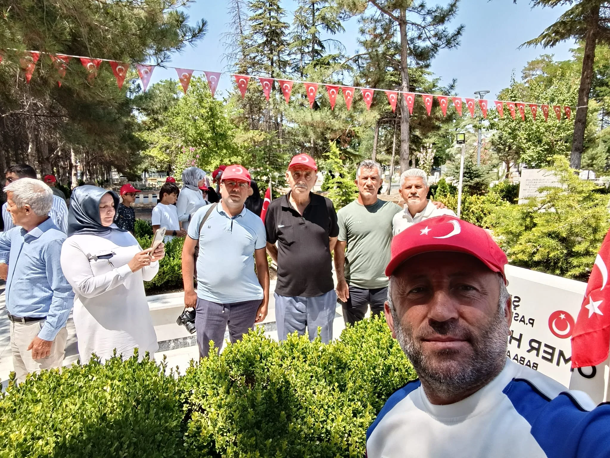 Veteranlardan Ömer Halisdemir’in Kabrine Ziyaret!