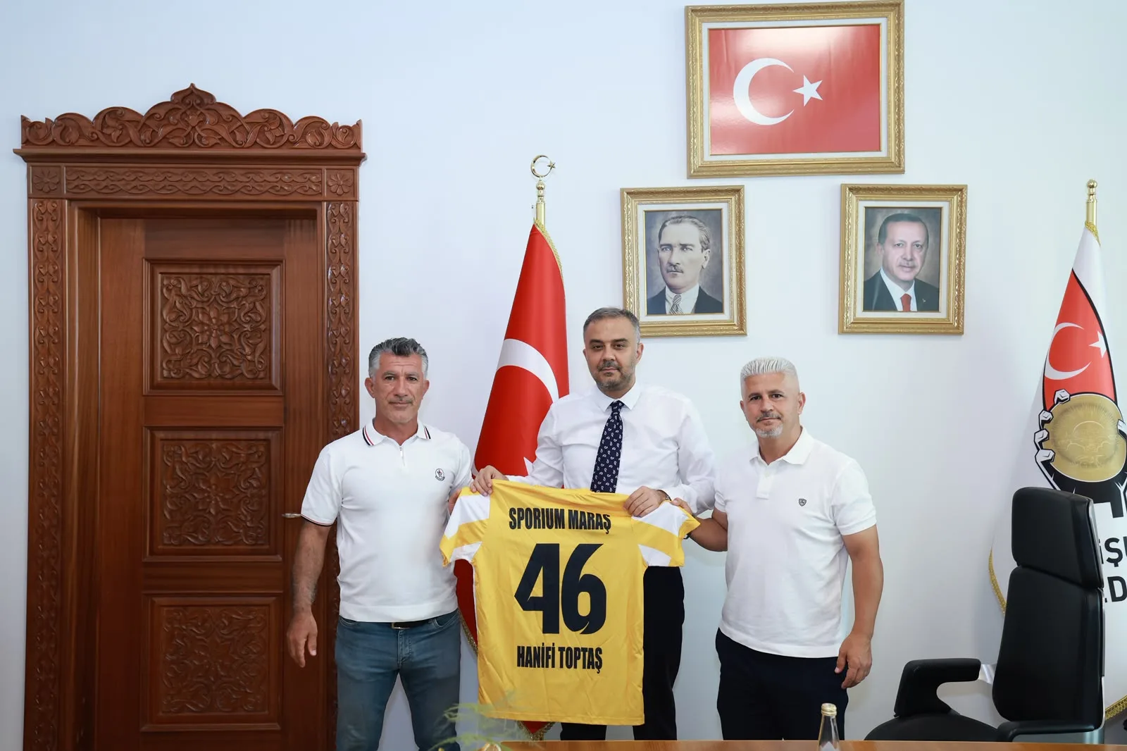 Futbol’un Emektarlarından Başkan Toptaş’a Ziyaret: "Geleceğin Yıldızlarını Yetiştireceğiz"