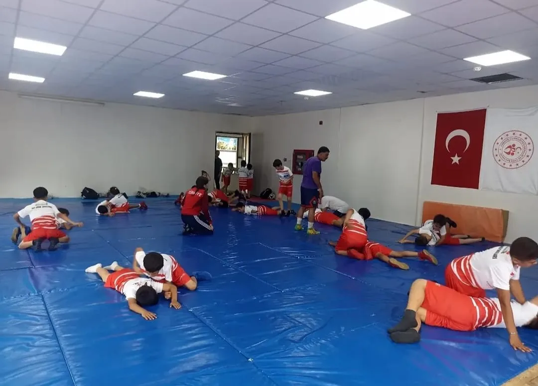 Andırın'da Ata Sporuna Yoğun İlgi: Geleceğin Şampiyonları Yetişiyor