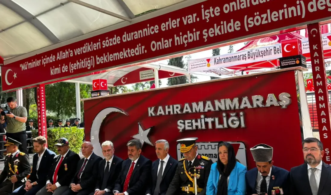 30 Ağustos’ta Duygu Dolu Ziyaret: Şehitler Kabirleri Başında Anıldı Kahramanmaraş’ta 30 Ağustos Zafer Bayramı kutlamaları kapsamında Şeyh Adil Mezarlığı’ndaki