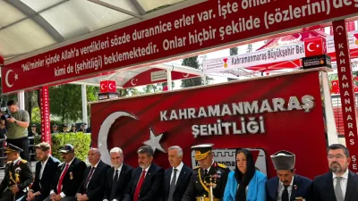 Kahramanmaraş’ta 30 Ağustos Zafer Bayramı kutlamaları kapsamında Şeyh Adil Mezarlığı’ndaki