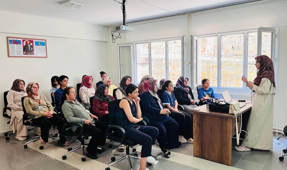 Andırın Sosyal Yardımlaşma ve Dayanışma Vakfı Aile Destek Merkezi'nde eğitim