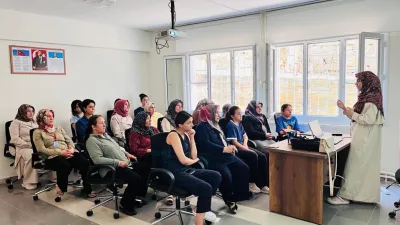 Andırın Sosyal Yardımlaşma ve Dayanışma Vakfı Aile Destek Merkezi'nde eğitim
