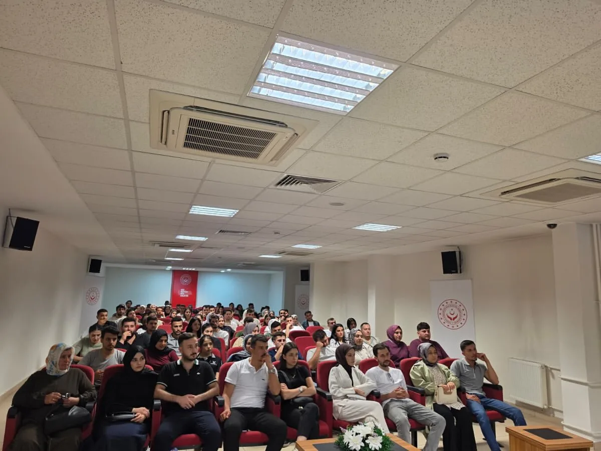 Kahramanmaraş’ın Dulkadiroğlu ilçesinde, Evlenecek Gençlerin Desteklenmesi Projesi kapsamında faydalanacak çiftlere