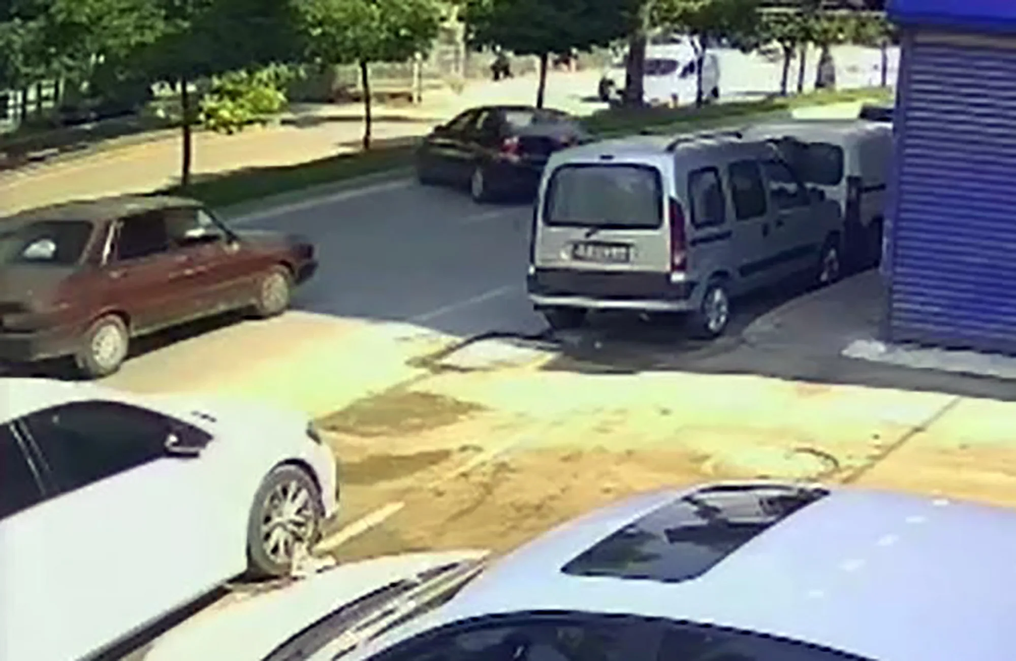 Kontrolden Çıktı Ağaca Çarptı: 3’ü Çocuk 7 Yaralı!