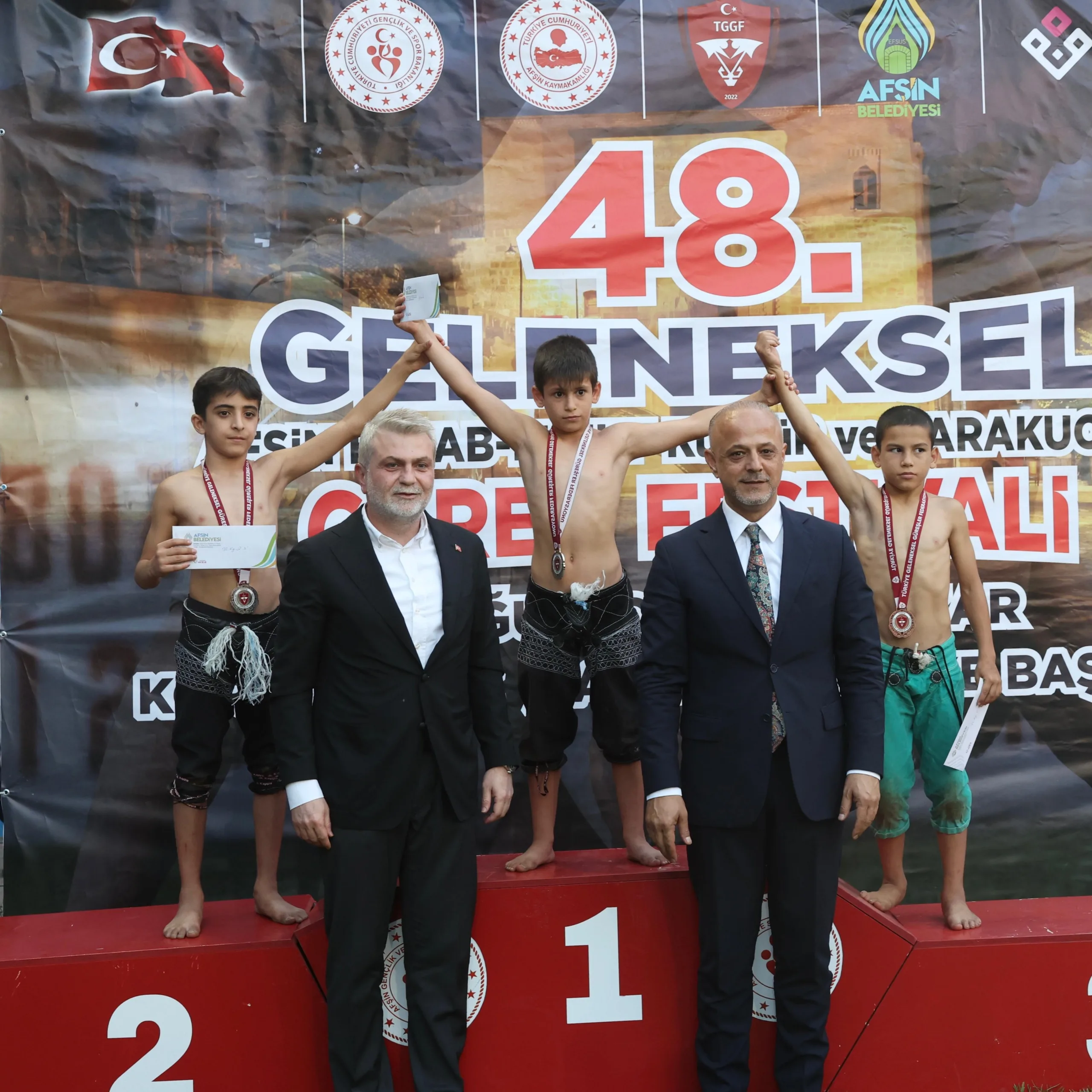 Ata sporu karakucak güreşlerinin kalbi Afşin’de attı. Bu yıl 48’incisi