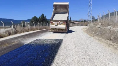 Kahramanmaraş Büyükşehir Belediyesi, kent genelinde yürüttüğü yol altyapısını güçlendirme hamlelerine