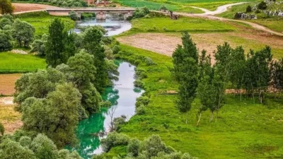Bölgenin Karadeniz’i olarak nitelendirilen Andırın’da Kargaçayırı Mahallesi doğasıyla ziyaretçilerini mest
