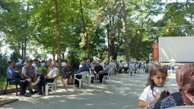 Çukurova'yı kavuran sıcaklardan kaçan vatandaşlar, Kahramanmaraş'ın Andırın ilçesindeki tarihi Kışla