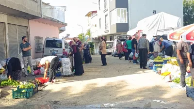 Andırın’da her hafta çarşamba günü kurulan pazarda, yaz mevsiminin son