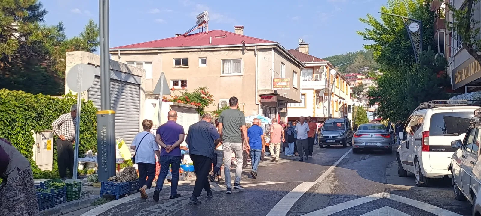 Andırın Köy Pazarı’nda Yaz Sonu Yoğunluğu!