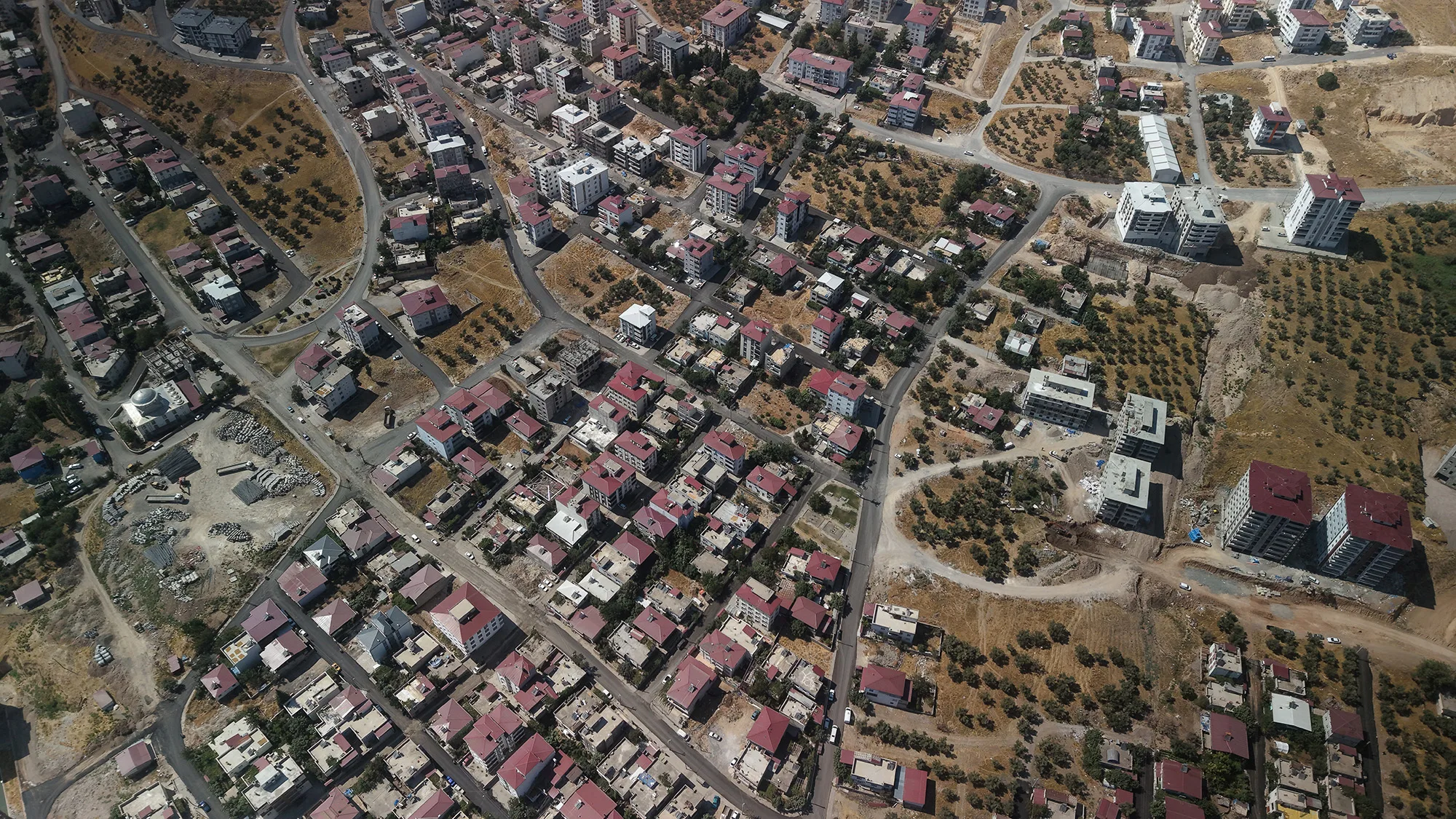 Aslanbey’de 130 sokakta asfalt hamlesi!
