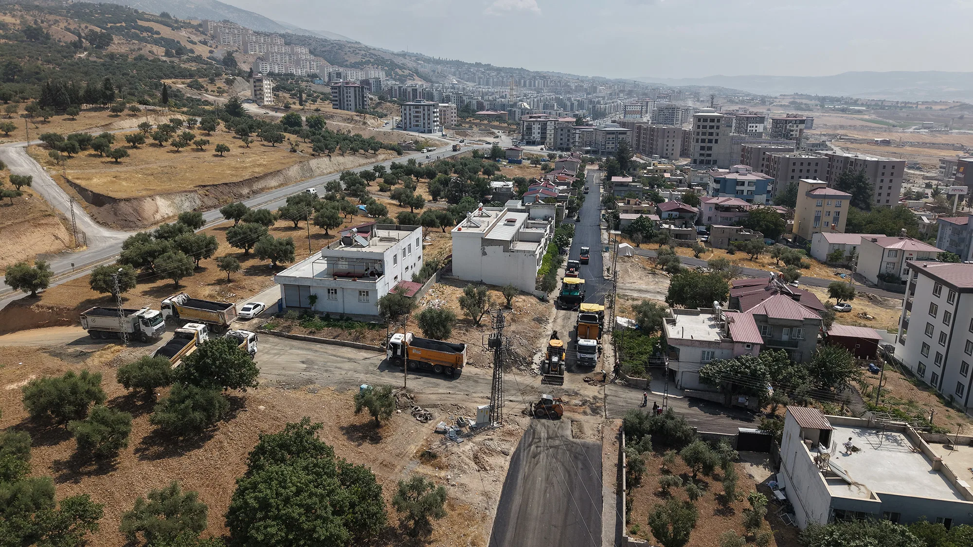 Aslanbey Mahallesi’nde Asfalt Mesaisi Sürüyor