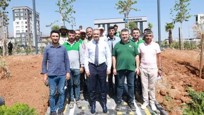 Onikişubat Belediye Başkanı Hanifi Toptaş, ilçe genelinde yapımı ve çevre