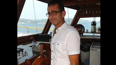 Muğla’nın Bodrum ilçesinde özel tur teknelerinde kaptanlık yapan Kahramanmaraşlı Şükrü