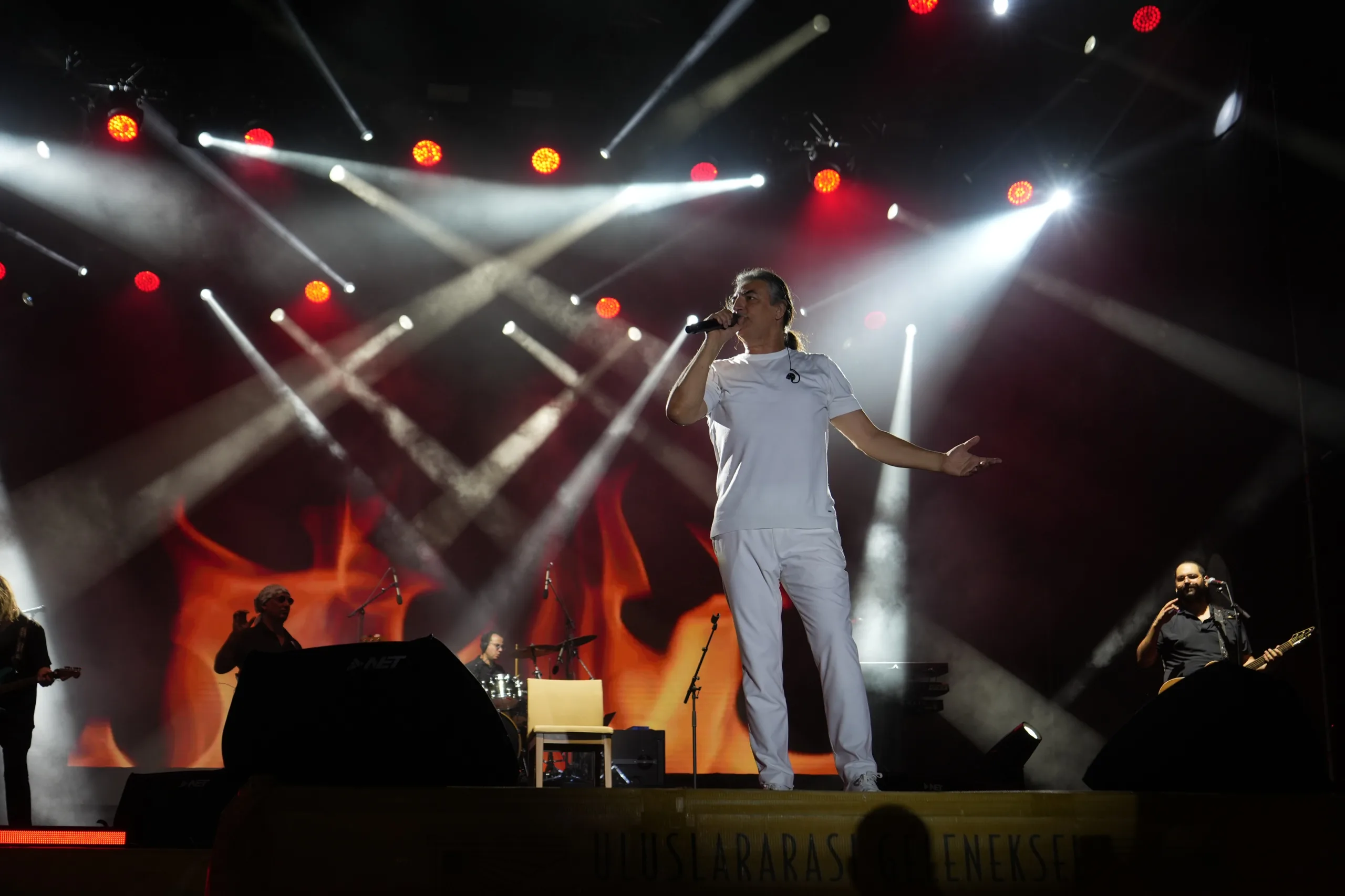 Çelik’ten unutulmaz gece! Çelik’ten unutulmaz gece!