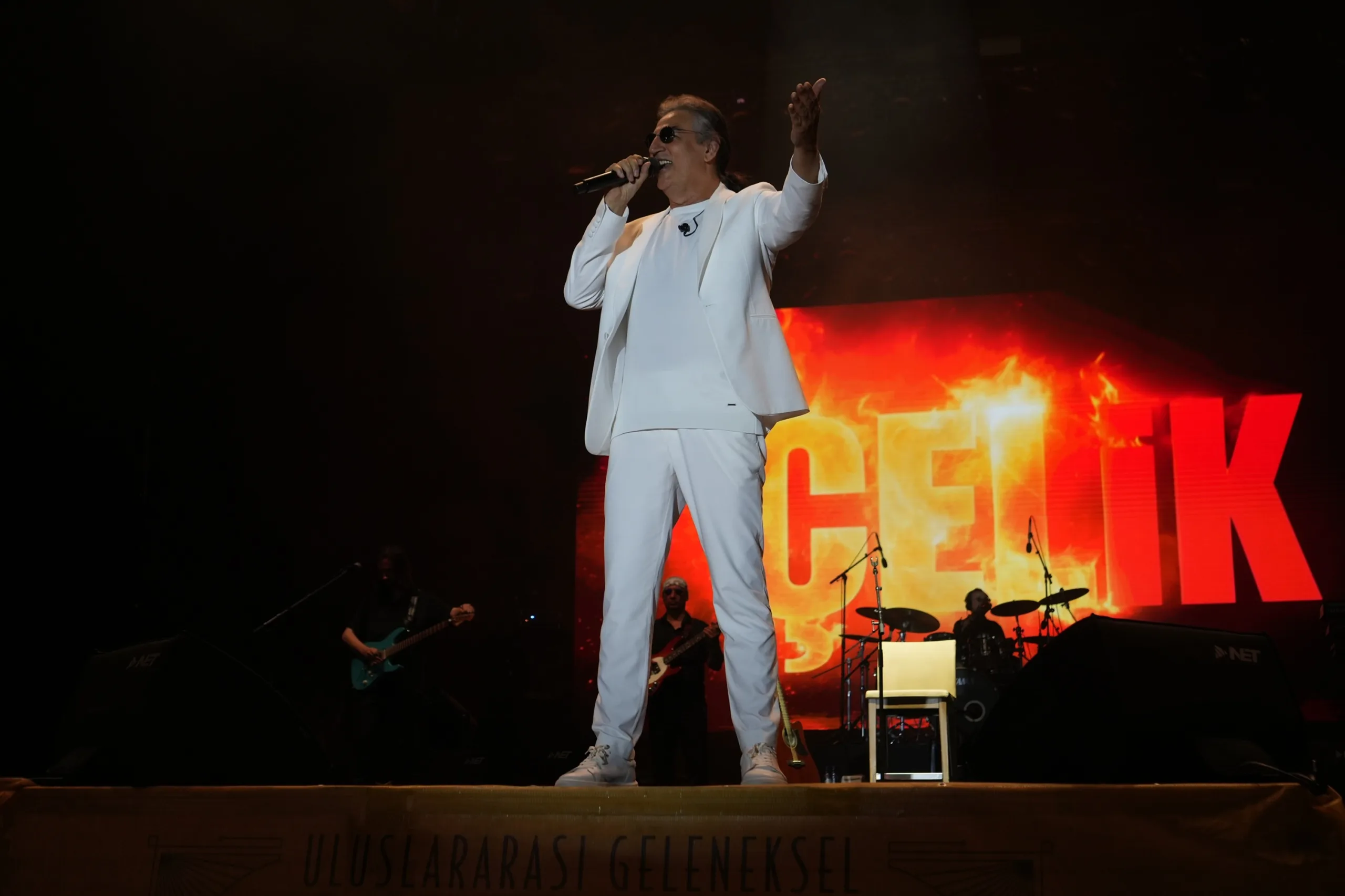Çelik’ten Unutulmaz Gece!