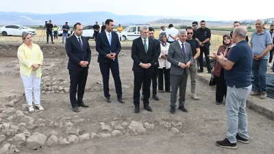 Kahramanmaraş’ın tarihini yeniden şekillendirecek Domuztepe Höyüğü’ndeki arkeolojik kazılar devam ediyor.