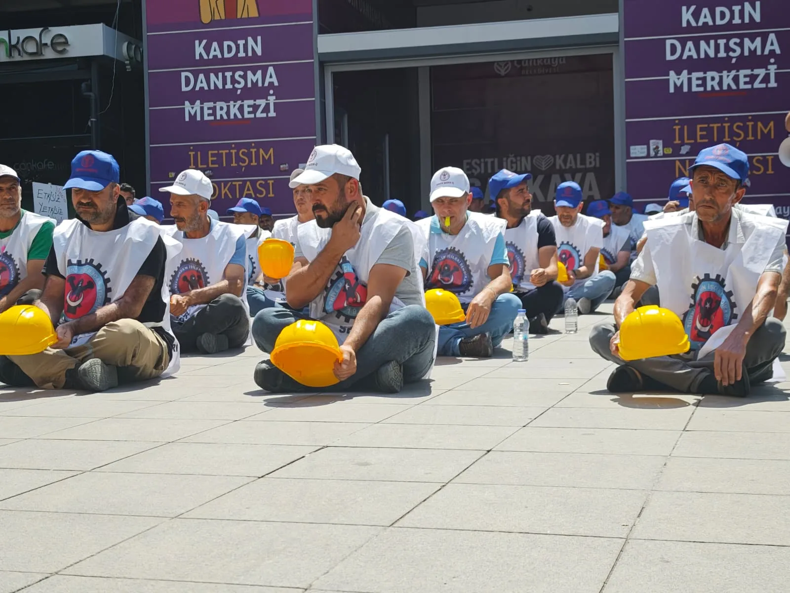 Doruk Madencilik işçileri, şirketin Yunus Emre Termik Santrali üzerinden devlete