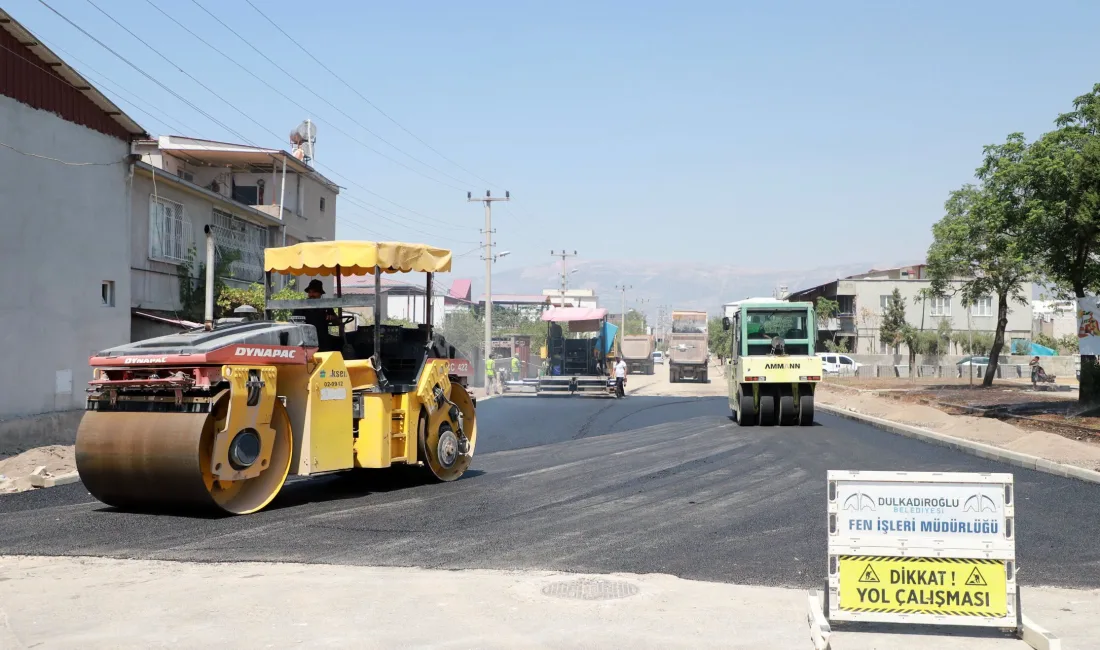 Dulkadiroğlu Belediyesi, Karaziyaret Mahallesi’nde yol yenileme çalışmalarına devam ediyor.