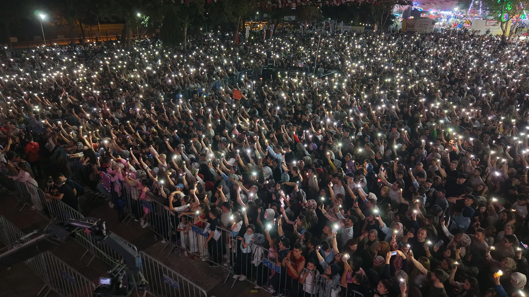 Kahramanmaraş’ta Karadeniz Rüzgarı: Ekin Uzunlar Fuarı Salladı!
