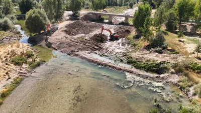 Kahramanmaraş Büyükşehir Belediyesi, Elbistan ilçesine bağlı Geçit Mahallesi’nde ulaşım güvenliğini