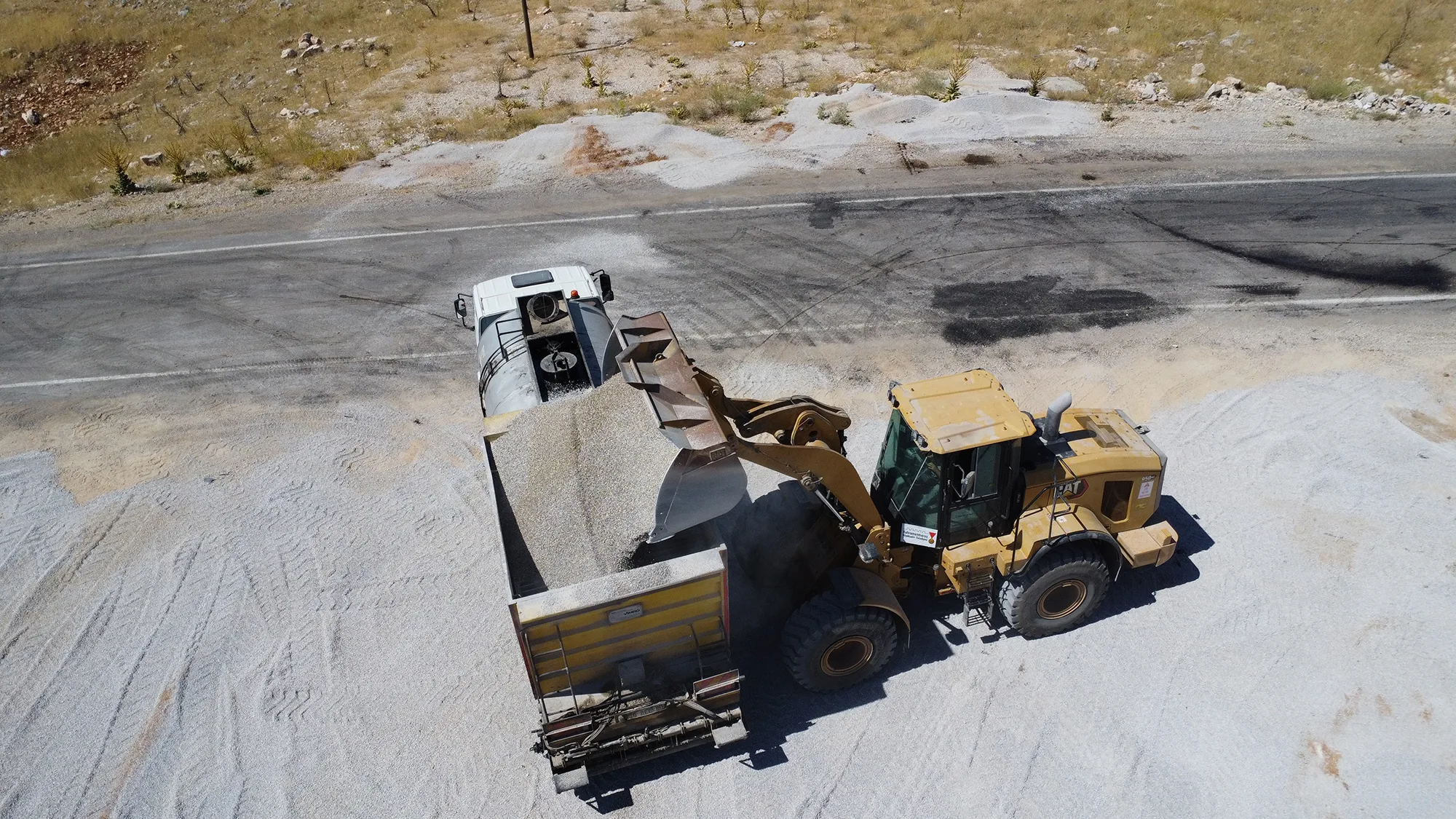 Elbistan Kırsalında Yol Yenileme Seferberliği!
