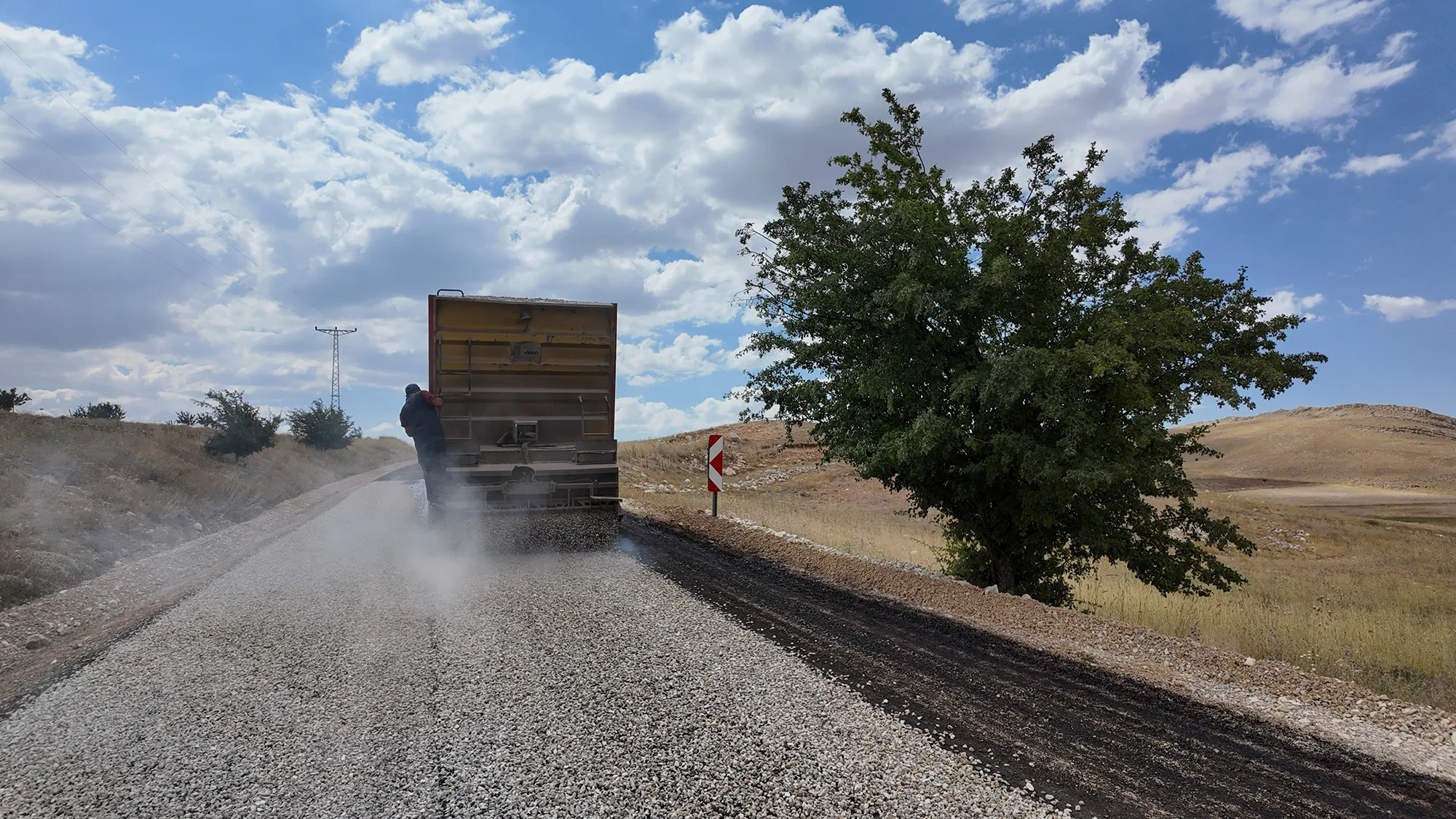 Kahramanmaraş Büyükşehir Belediyesi, şehir genelindeki ulaşım yatırımlarını aralıksız sürdürüyor.