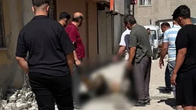 Kahramanmaraş Elbistan’da dehşet anları yaşandı. Bir genç kendini ateşe verdi.