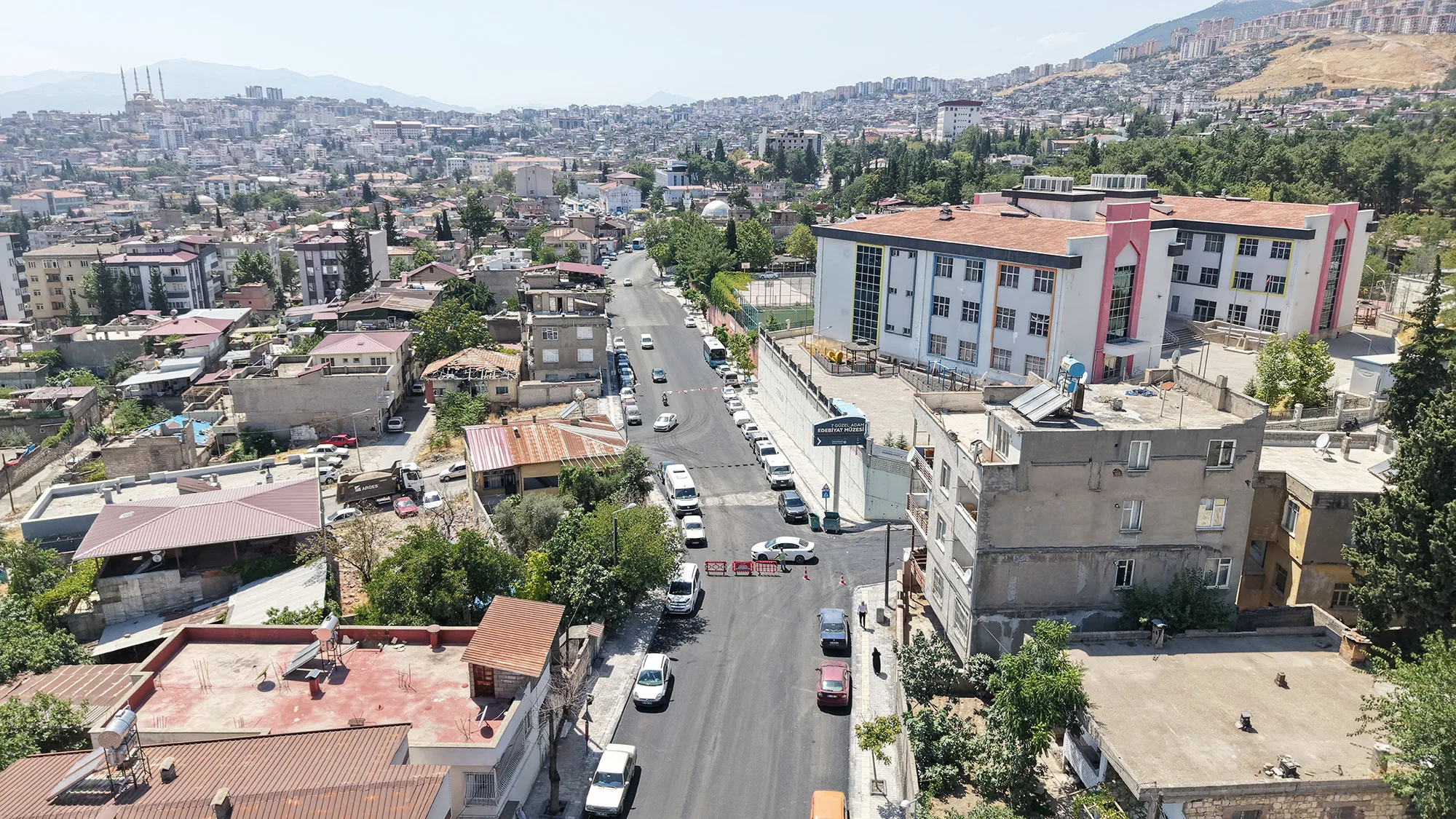 Bir Cadde Daha Yenileniyor