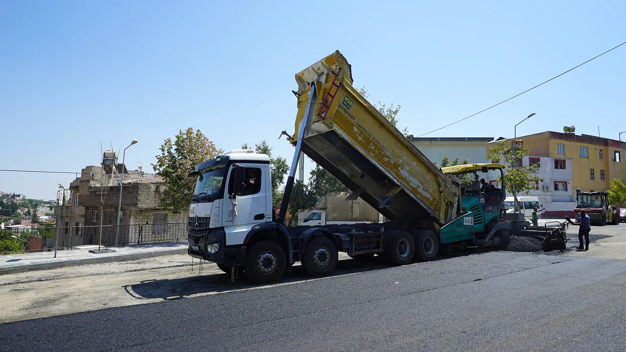 Bir Cadde Daha Yenileniyor